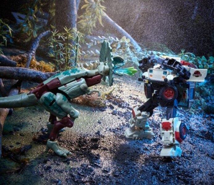 Image Of Dilophocon Vs Autobot JP12 New Transformers X Jurassic Park Collaborative  (6 of 19)